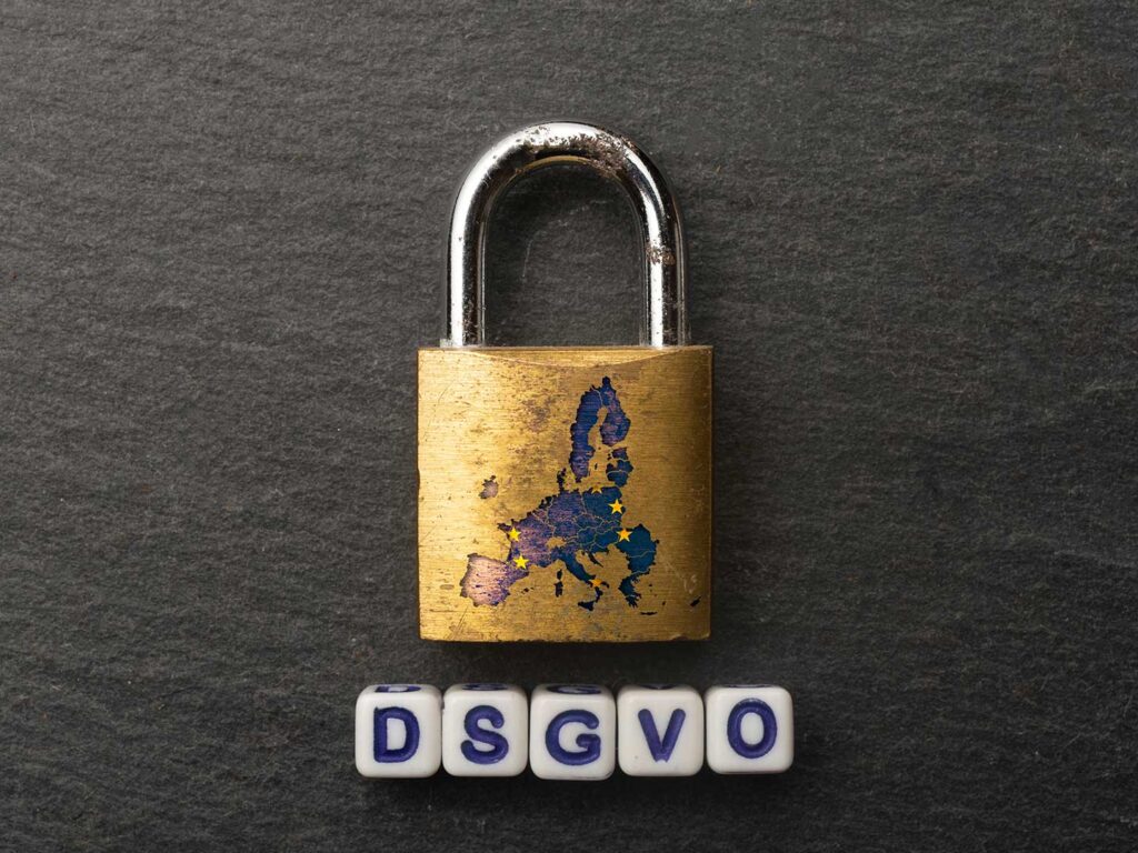 Schloss mit EU und DSGVO als Unterschrift