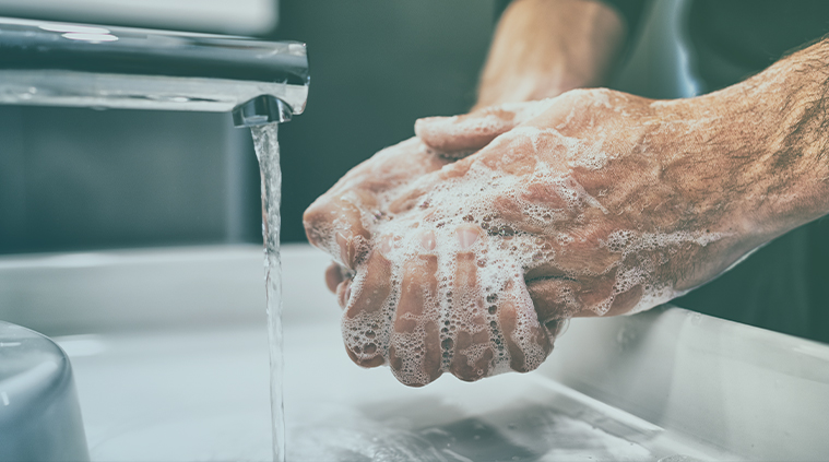 Händewaschen mit kaltem Wasser